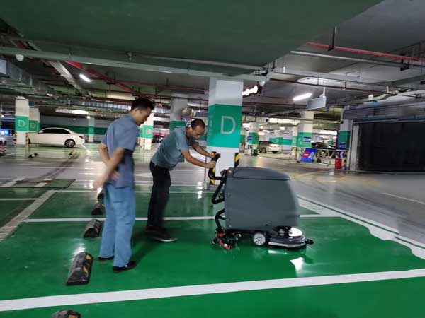 洗地機在生活生產中清潔的優勢