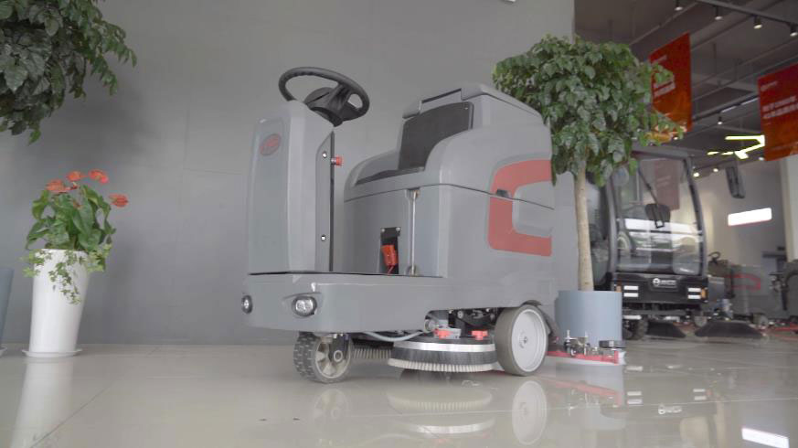 揚(yáng)子電動(dòng)駕駛式洗地機(jī)產(chǎn)品特點(diǎn) 揚(yáng)子電動(dòng)駕駛式洗地機(jī)產(chǎn)品特點(diǎn)