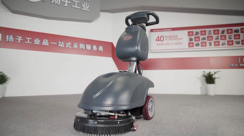 商用地板洗地機:手推式的驚人優(yōu)勢 商用地板洗地機:手推式的驚人優(yōu)勢