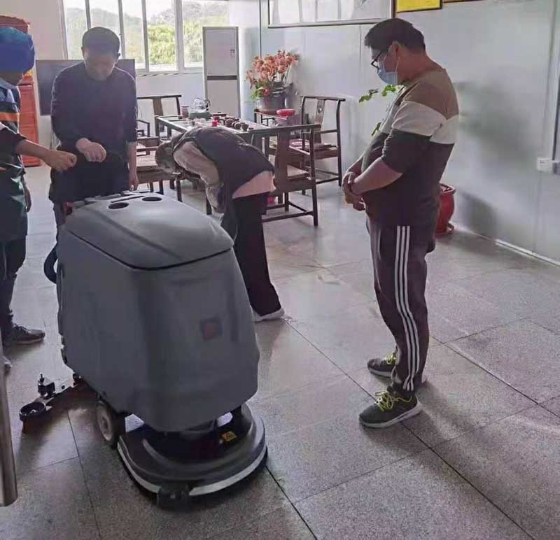 餐廳工業(yè)掃地機和洗地機簡介 餐廳工業(yè)掃地機和洗地機簡介