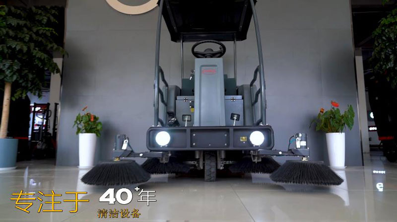 工廠車間使用電動掃地機的優(yōu)勢 工廠車間使用電動掃地機的優(yōu)勢