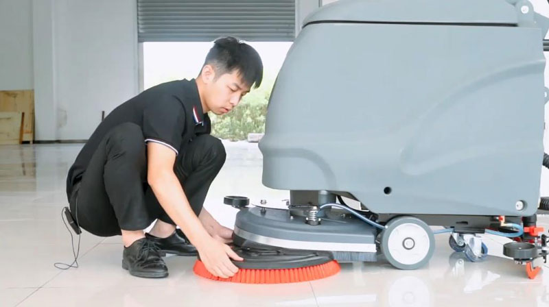 工業洗地機維護保養和使用技巧！