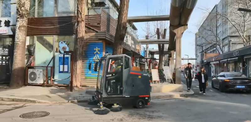 北京798藝術(shù)區(qū)使用揚子掃地機(jī)后，持續(xù)采購！