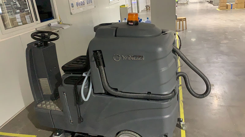 使用駕駛式洗地機提高您的企業(yè)生產(chǎn)力 使用駕駛式洗地機提高您的企業(yè)生產(chǎn)力