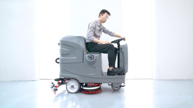 洗地機(jī)比掃地機(jī)更適合您的倉庫的3個(gè)原因 洗地機(jī)比掃地機(jī)更適合您的倉庫的3個(gè)原因