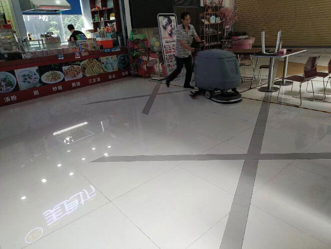 物業(yè)小區(qū)選購(gòu)洗地機(jī)注意事項(xiàng)