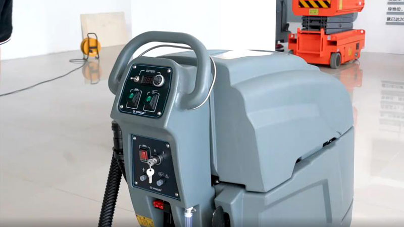 選擇什么類型的自動洗地機來清潔醫院的地板