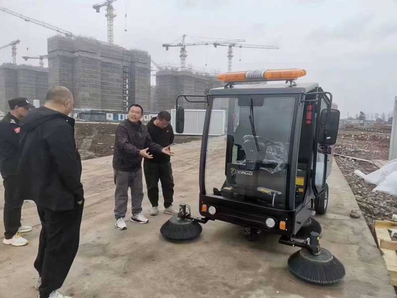 購(gòu)買(mǎi)一臺(tái)實(shí)用的掃地車(chē)多少錢(qián)一臺(tái)