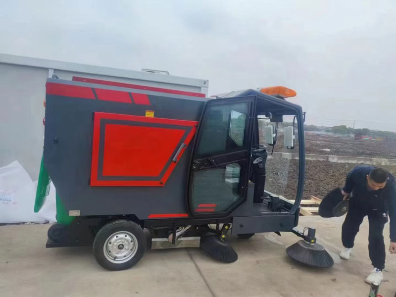 馬路清掃車(chē)多少錢(qián)一臺(tái)