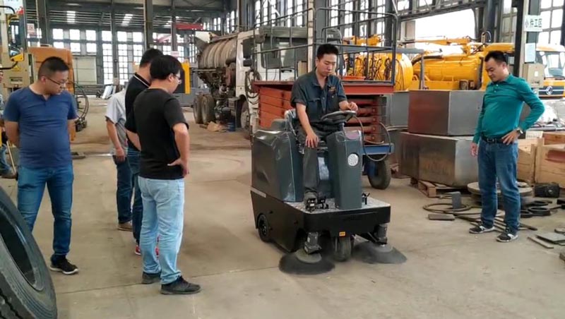 哪些方面可以判斷小型掃地車(chē)哪個(gè)好