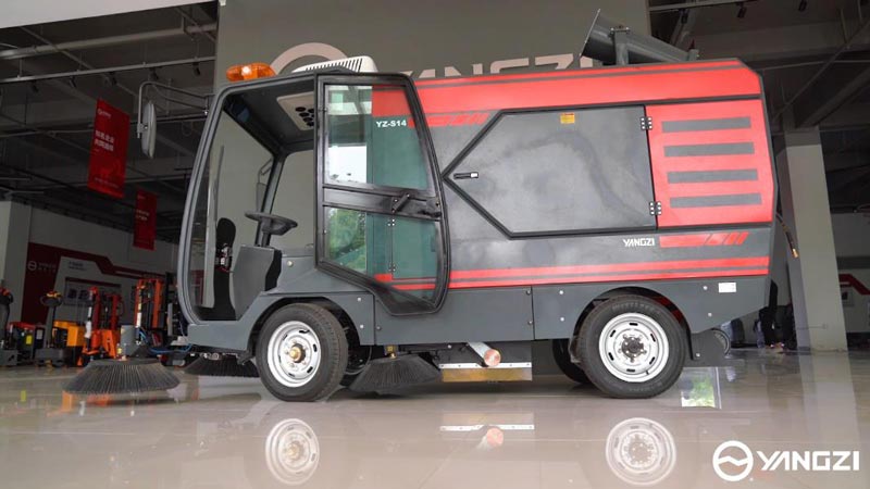 環(huán)衛(wèi)道路清掃車(chē)一般是如何進(jìn)行工作的