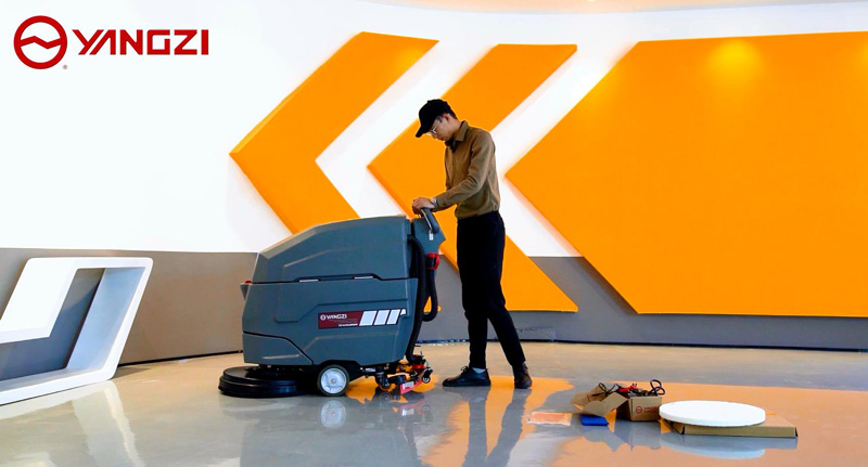 適用于噪聲敏感區(qū)域的靜音工業(yè)洗地機(jī) 適用于噪聲敏感區(qū)域的靜音工業(yè)洗地機(jī)