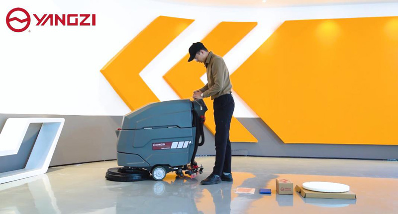 與傳統(tǒng)拖地相比,使用手推式洗地機有5個好處 與傳統(tǒng)拖地相比,使用手推式洗地機有5個好處