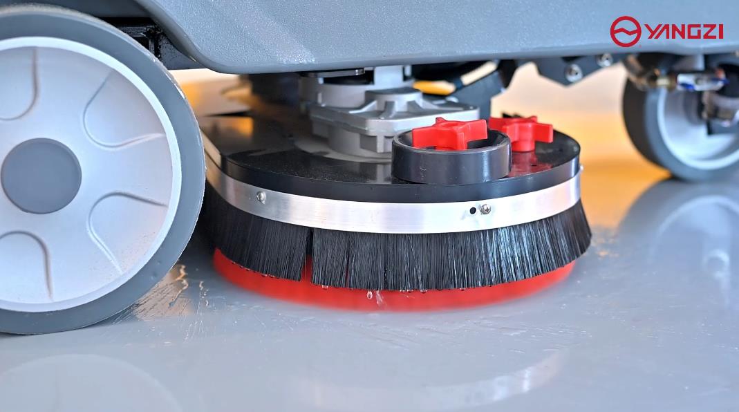 洗地機與傳統(tǒng)拖地:哪個更清潔 洗地機與傳統(tǒng)拖地:哪個更清潔