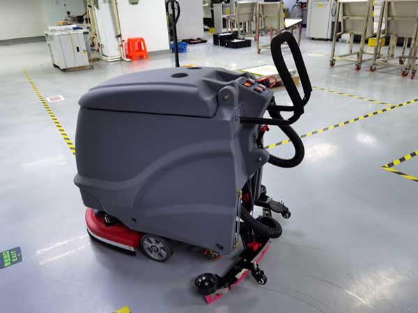 洗地機選購技術總結(圖2) 手推式洗地機